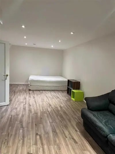 900 Flagship Drive Bsmt, Mississauga, ON L4Y 2J4