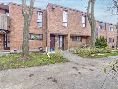 366 Driftwood Avenue 16, Toronto W05, ON M3N 2P5