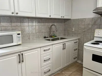 1112 Dufferin Street 2nd Fl, Toronto W02, ON M6H 4B6