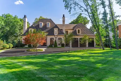 2280 Doulton Drive, Mississauga, ON L5H 3M2