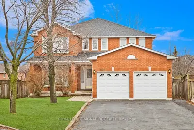 5402 Fasdon Court, Mississauga, ON L5V 1Y8