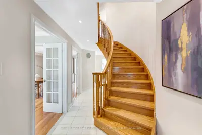 2598 Ambercroft Trail, Mississauga, ON L5M 4K3