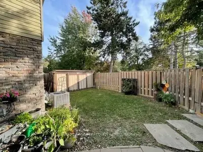 2779 Gananoque Drive 110, Mississauga, ON L5N 2E4