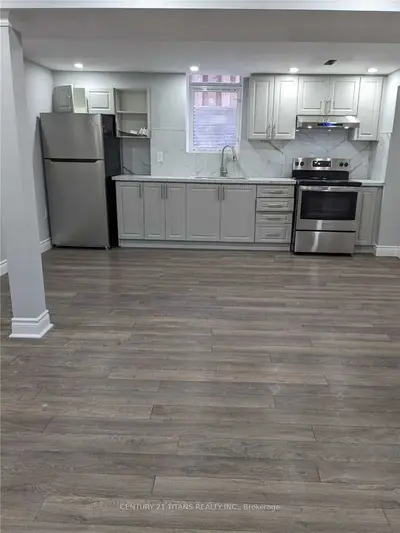 1561 Astrella Crescent, Mississauga, ON L5M 5A1