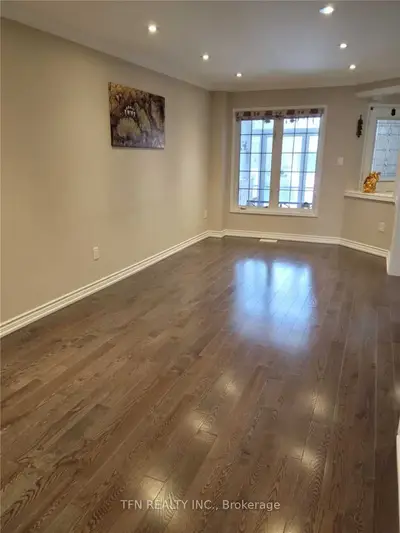5794 Gant Crescent, Mississauga, ON L5V 2T4