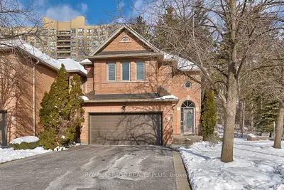 1905 Broad Hollow Gate 1, Mississauga, ON L5L 5X2
