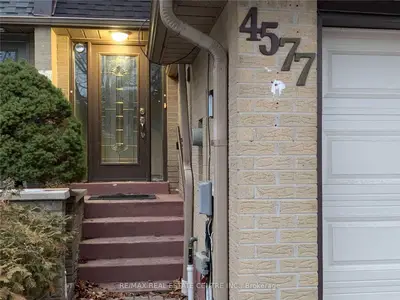 4577 Bay Villa Avenue Upper, Mississauga, ON L5M 4P1