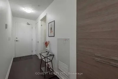 530 Indian Grove 605, Toronto W02, ON M6P 0B3