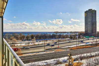103 The Queensway Avenue 707, Toronto W01, ON M6S 5B3