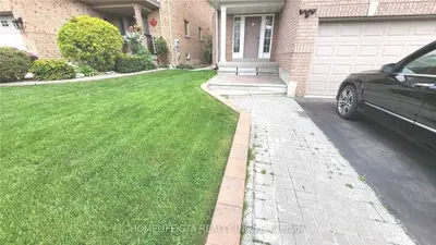 859 Mantle Crescent, Mississauga, ON L5V 2G3