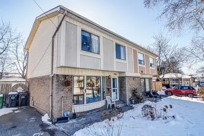 733 Green Meadow Crescent, Mississauga, ON L5A 2V3