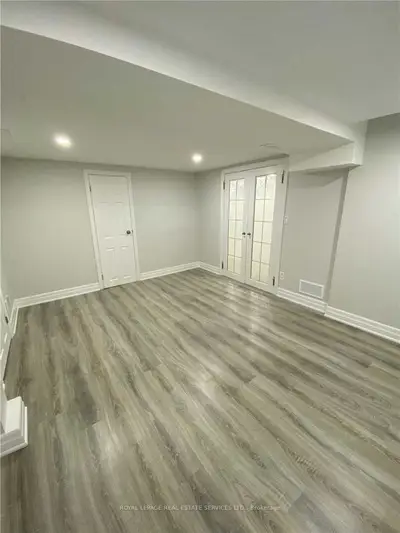 2481 Poplar Crescent Lower, Mississauga, ON L5J 4H2