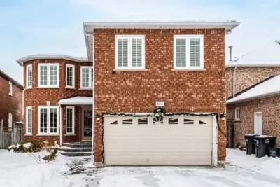 3076 Bayberry Drive, Mississauga, ON L5N 6P1