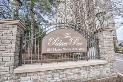 2045 Lake Shore Boulevard W 4202, Toronto W06, ON M8V 2Z6