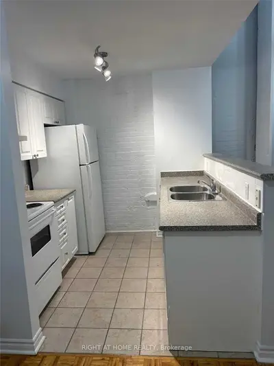 1401 Dupont Street 101, Toronto W02, ON M6H 2B1
