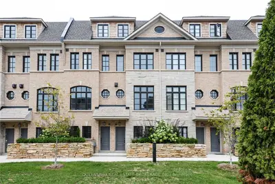 80 Thomas Avenue 74, Mississauga, ON L5M 1Y6