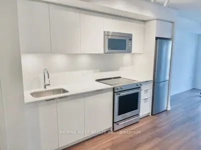 30 Samuel Wood Way 1906, Toronto W08, ON M9B 0C9