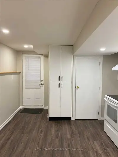 7215 Joliette Crescent Lower, Mississauga, ON L5N 1Z2