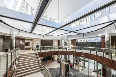 3888 Duke Of York Boulevard 729, Mississauga, ON L5B 4P5