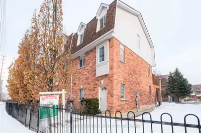 4950 Rathkeale Road 11, Mississauga, ON L5V 2L8