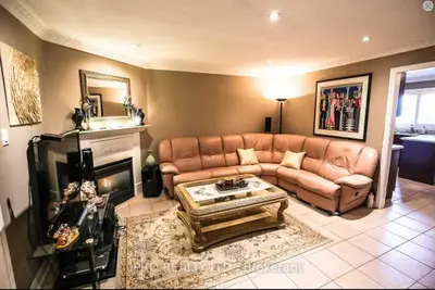 5937 Candlebrook Court, Mississauga, ON L5V 2V5