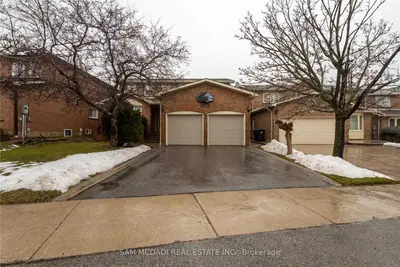 2093 The Chase, Mississauga, ON L5M 3B8