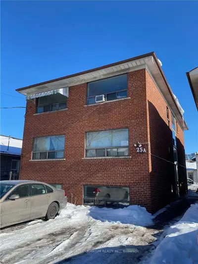 25A Milton Street 3, Toronto W06, ON M8Y 2X7
