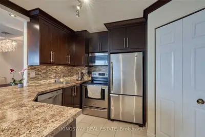 50 Kingsbridge Garden Circle 510, Mississauga, ON L5R 1Y2