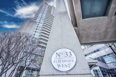33 Elm Drive W #2404, Mississauga, ON L5B 4L2