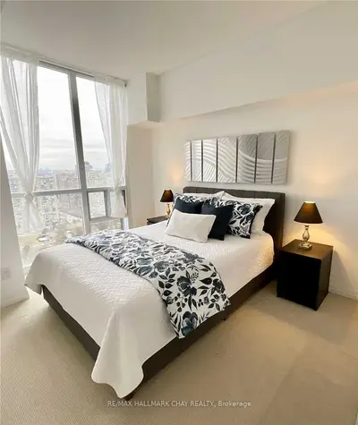 223 Webb Drive 2305, Mississauga, On L5b 0e8