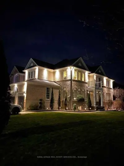5988 Sidmouth Street, Mississauga, ON L5V 2Z5