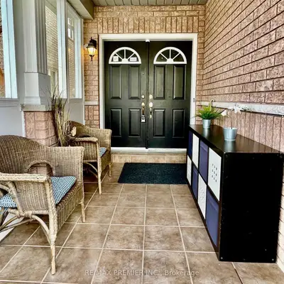 7124 Village Walk, Mississauga, ON L5W 1X4
