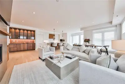 158 Randall Street 201, Oakville, ON L6J 1P4