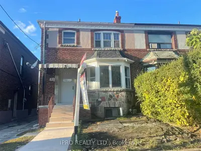 2166 Eglinton Avenue W, Toronto W04, ON M6E 2K9