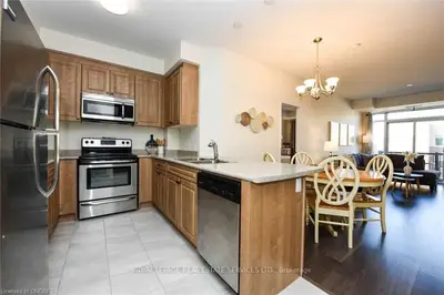 216 Oak Park Boulevard 424, Oakville, ON L6H 0K3