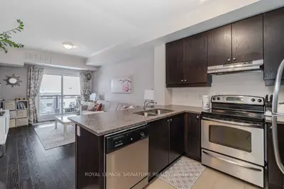 570 Lolita Gardens 422, Mississauga, ON L5A 0A1