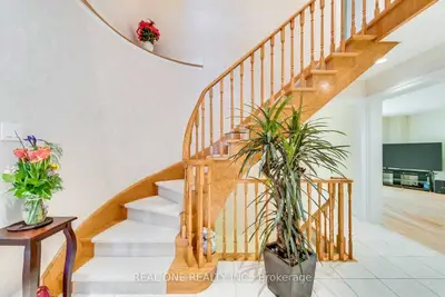 158 Cheverie Street, Oakville, ON L6J 6C4