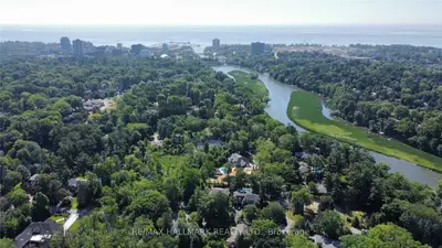 1555 Stavebank Road, Mississauga, ON L5G 2V6