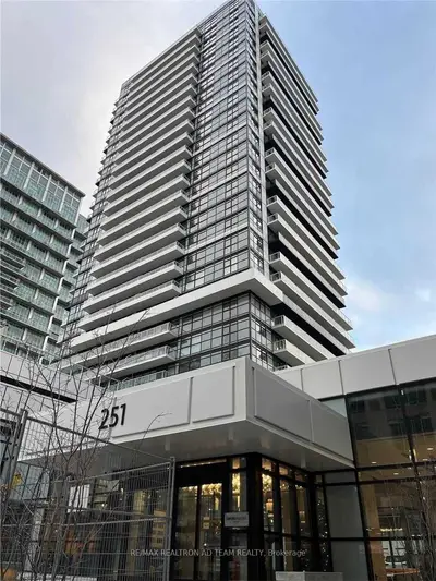 251 Manitoba Street 2709, Toronto W06, ON M8Y 4G9