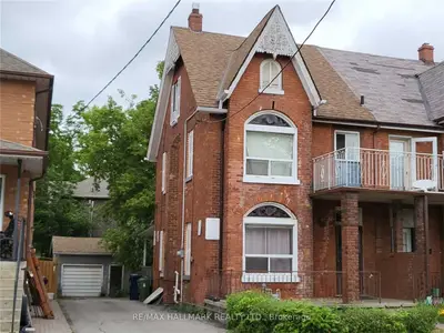 16 Church Street, Toronto W04, ON M9N 1M3