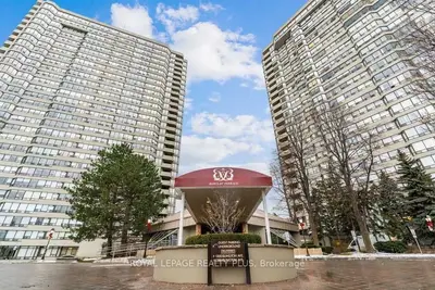 1320 Islington Avenue 2106, Toronto W08, ON M9A 5C6