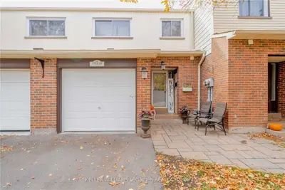 1552 Newlands Crescent 25, Burlington, ON L7M 1V6