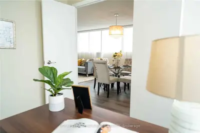 3695 Kaneff Crescent Sph7, Mississauga, ON L5A 4B6