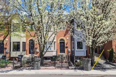 Att/Row/Townhouse in Toronto