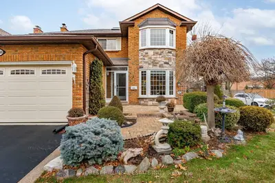 1353 Sir David Drive, Oakville, ON L6J 6V5