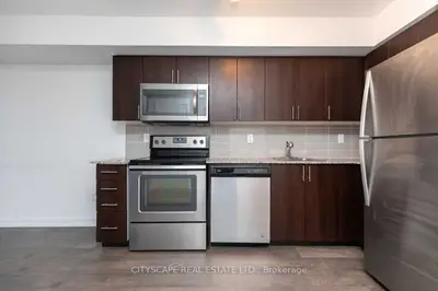 1420 Dupont Street 1805, Toronto W02, ON M6H 0C2