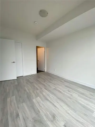 251 Manitoba Street 616, Toronto W06, On M8y 4g9