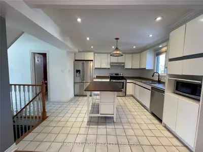 867 Aviation Road, Mississauga, ON L5G 3H5