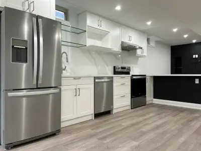 18 Knox Ave Avenue BAMT, Toronto W05, ON M9L 2M3
