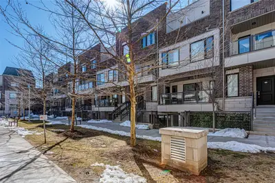 8 Drummond Street 420, Toronto W06, ON M8V 1Y8